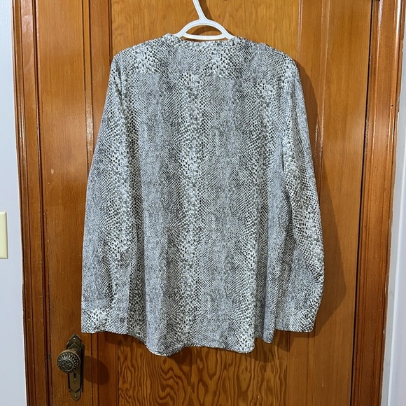 Calvin Klein Snake Print Blouse size extra large - Picture 3 of 3
